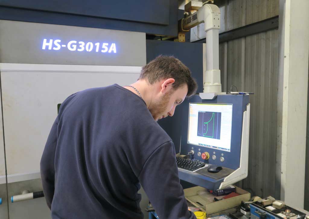 operateur-commande-numerique Opérateur qualifié commande numérique (plieuse-laser)